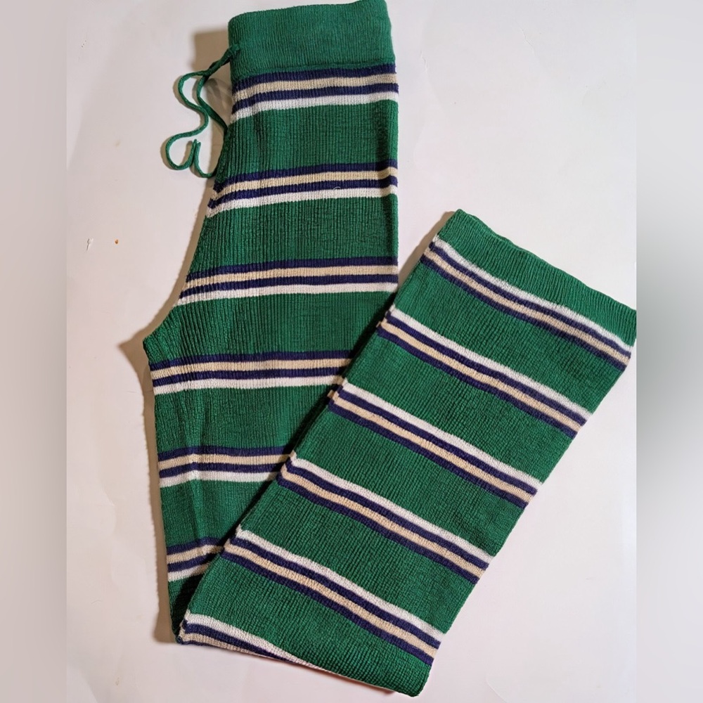 Free People Beach women’s knit pants
Size XS Kelly Green base Navy and white